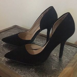 Black heels size 8 but run big.